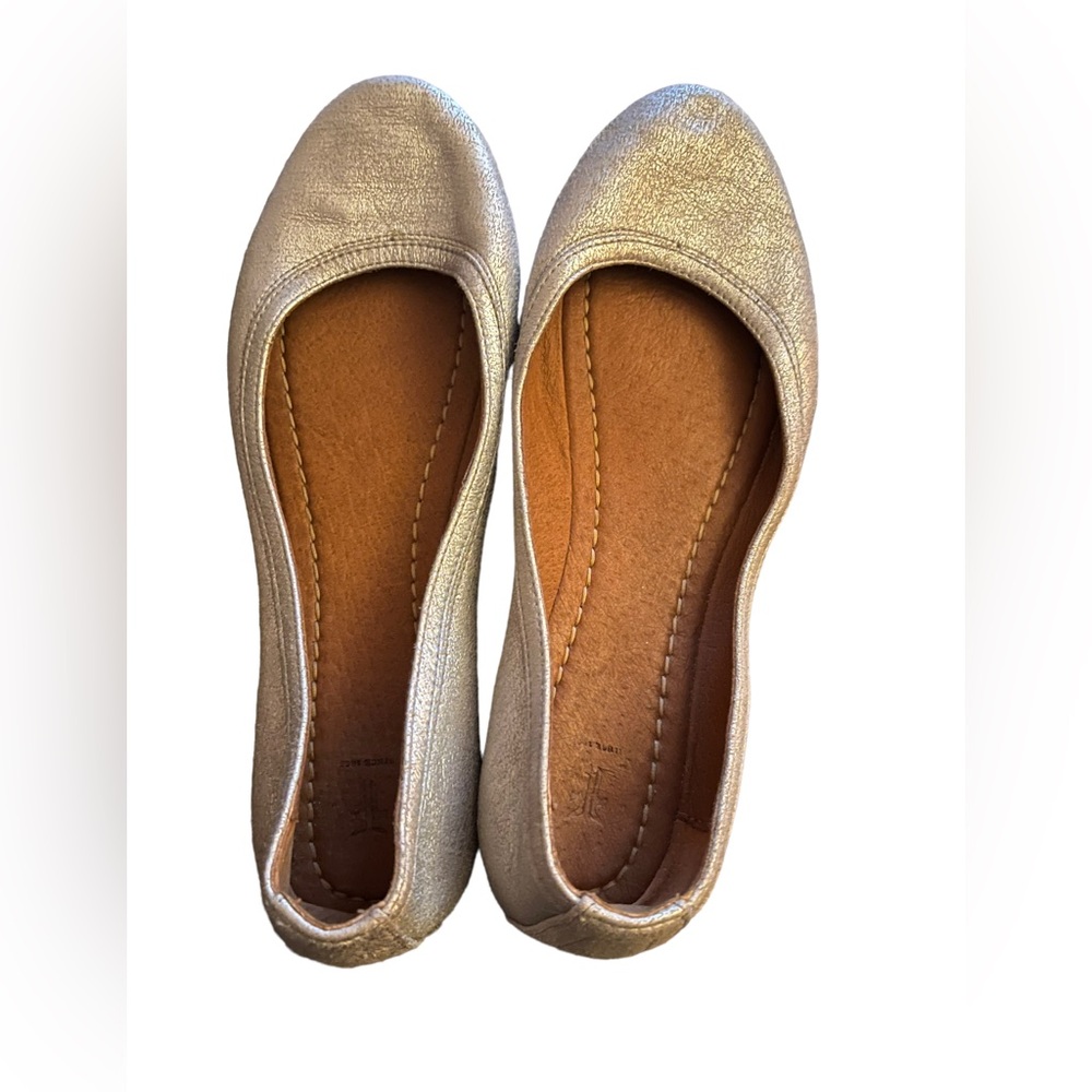Frye Carson ballet flats in silver leather, sz.9 EUC